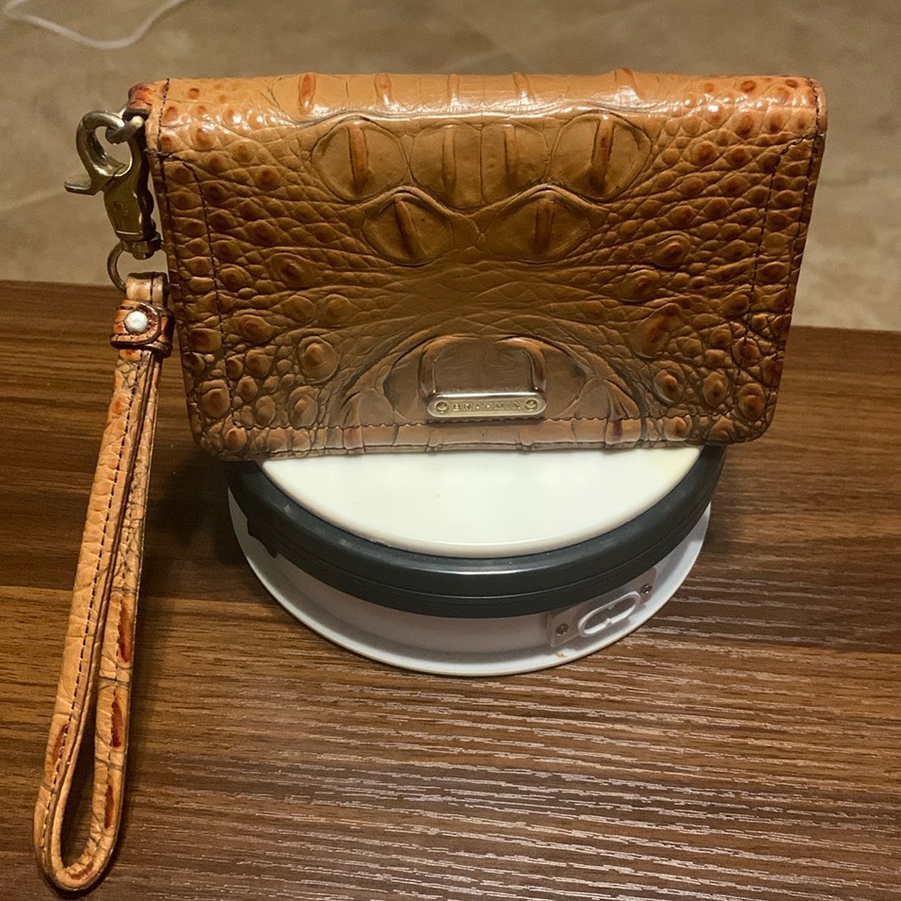 Brahmin Leather Wristlet/Wallet                      Size 6 X 4 - 6”strap